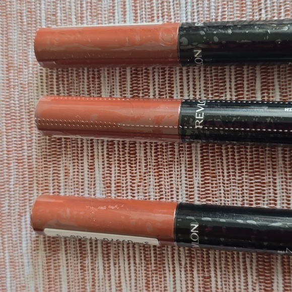 REVLON BRAND WOMENS COLORSTAY MATTE LITE LIP CRAYON BUNDLE OF 3 - Picture 7 of 9